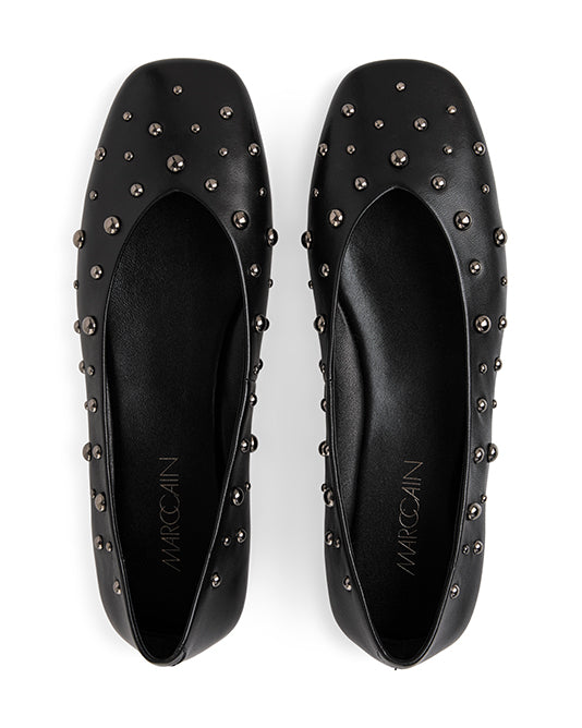 BLACK STUDDED PUMP