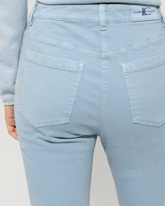 Cropped Frayed Kick Hem Jean With Stirrup Detail