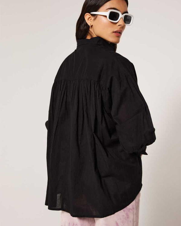 Gathered Cuff Relaxed Shape Black Shirt