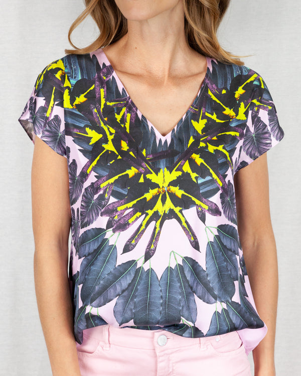 feather print loose fit v-neck top