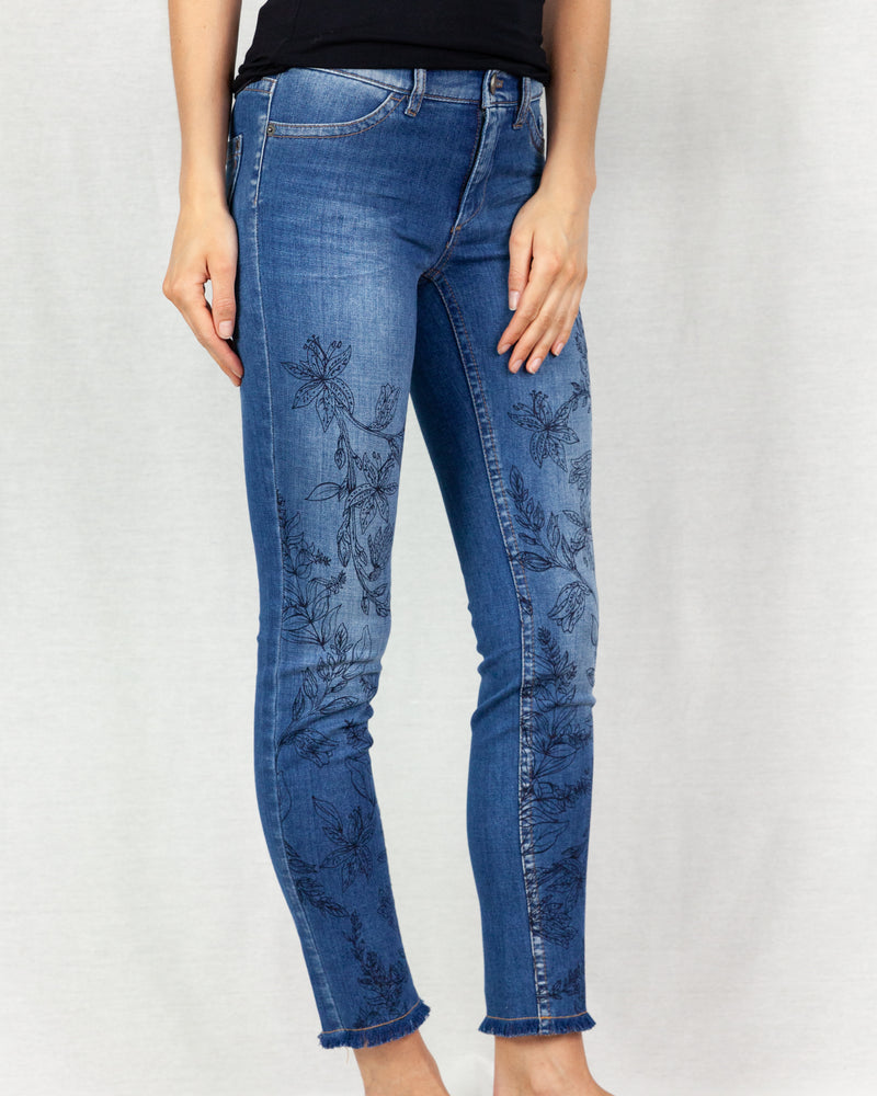 Mid-rise denim jeans with a floral illustration and frayed ankle hem