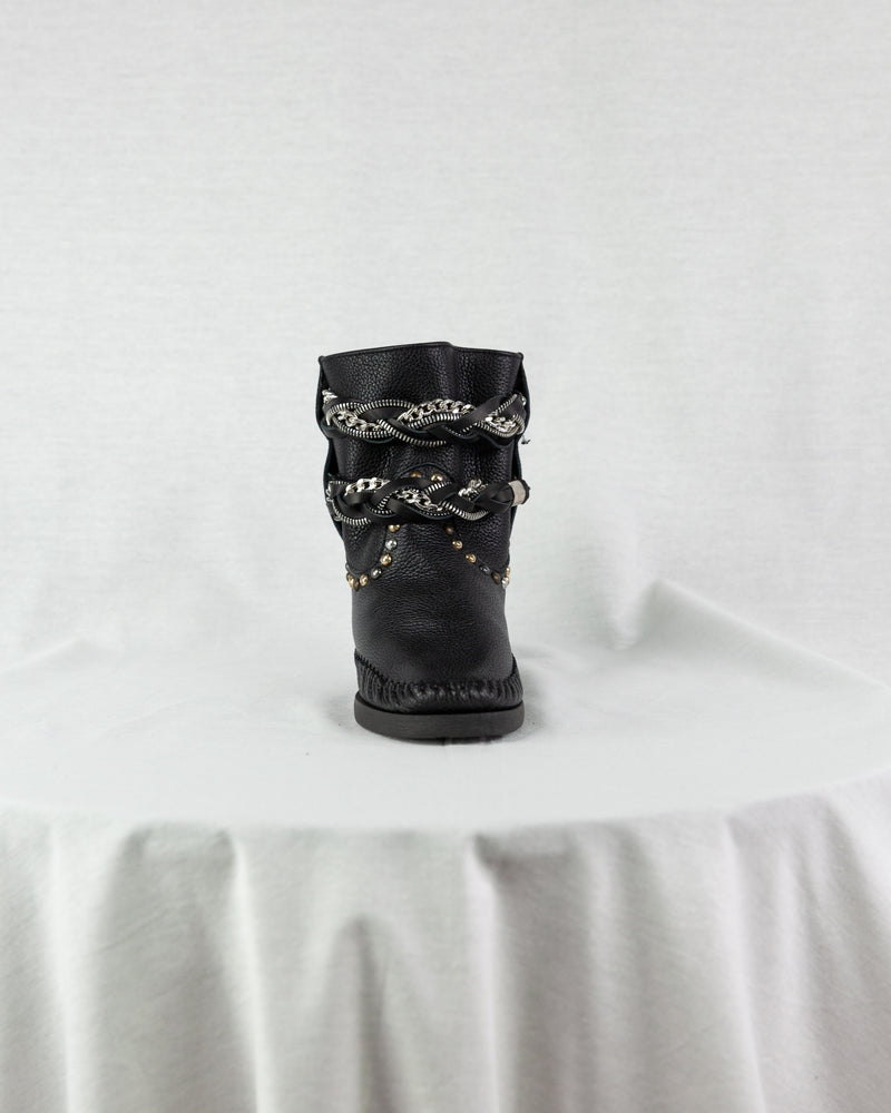 Black Leather boots with twisted belt chain