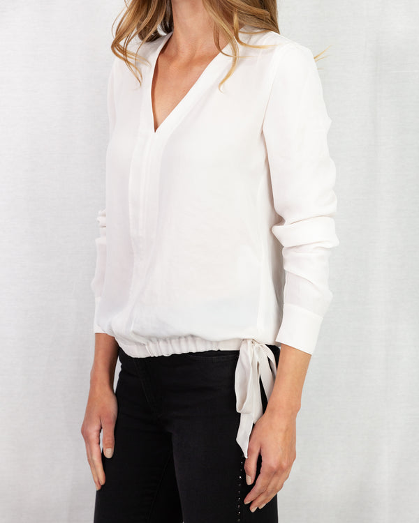 White Crease resistant V-neck blouson blouse 