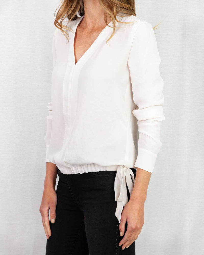 White Crease resistant V-neck blouson blouse 